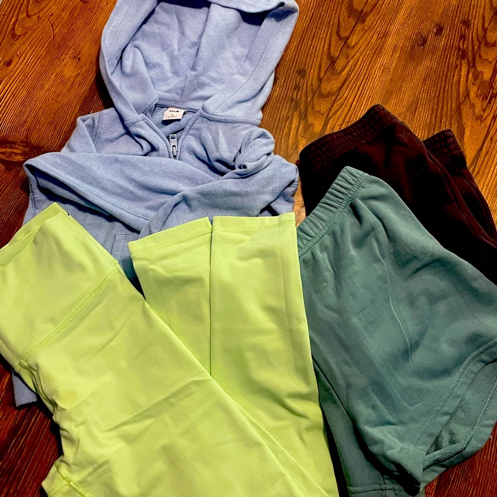 Aritzia TNA bundle  size small on all